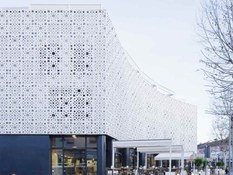 Foto 1 del proyecto Mercado Gourmet "La Alquería" de  Sevilla, con Fachada Ventilada ULMA