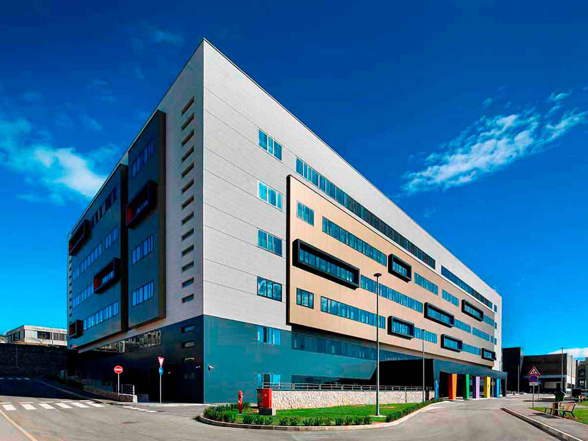 Respirando Vida: fachadas ventiladas en el diseño de hospitales Respirando Vida: fachadas ventiladas en el diseño de hospitales
