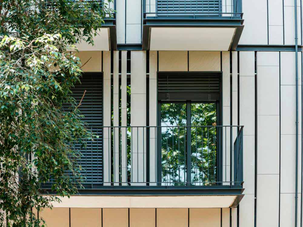 Foto 4 del proyecto Lamas verticales  y junta de 20 mm para este proyecto en Barcelona
