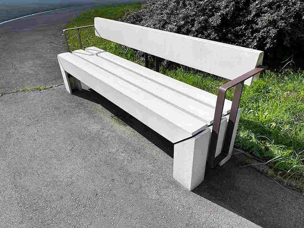 Banco Hiru: diseño urbano funcional