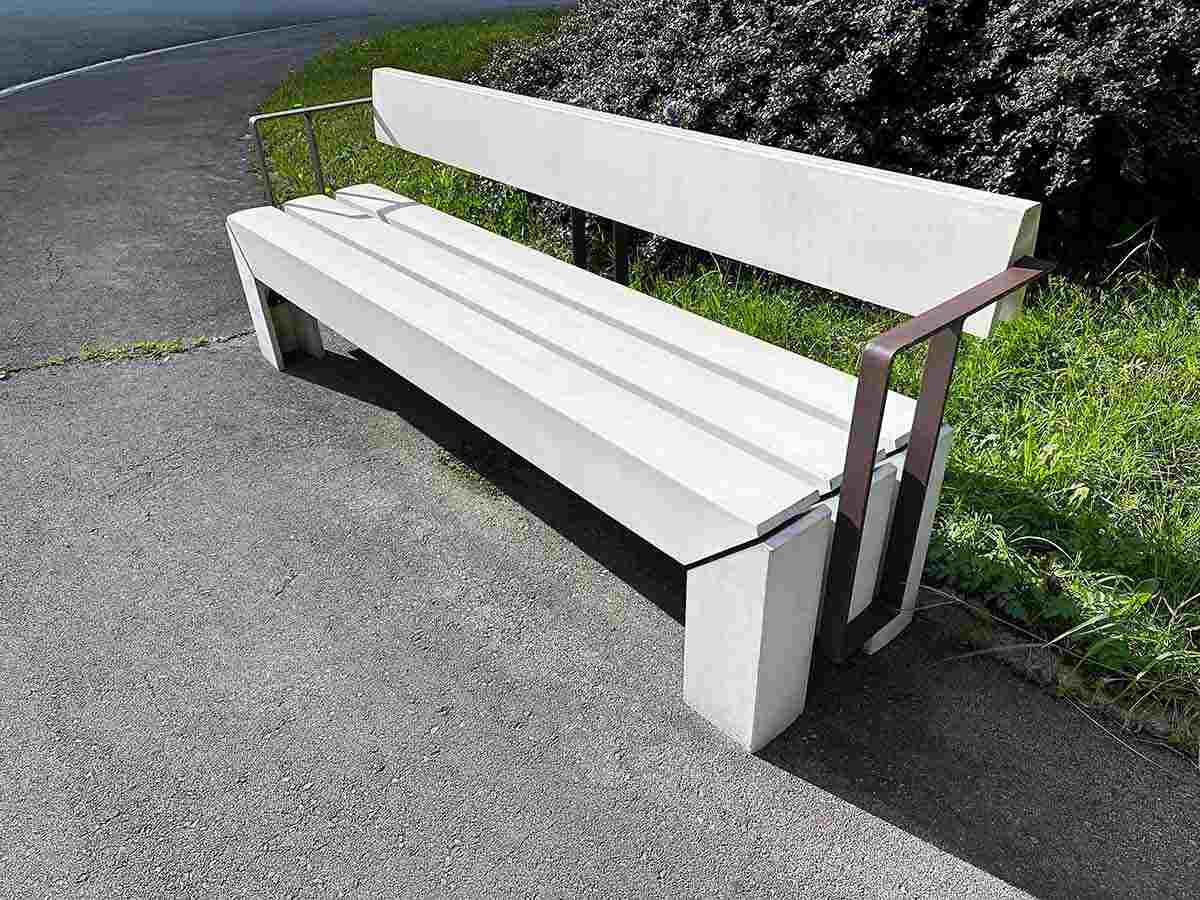 Banco Hiru: diseño urbano funcional