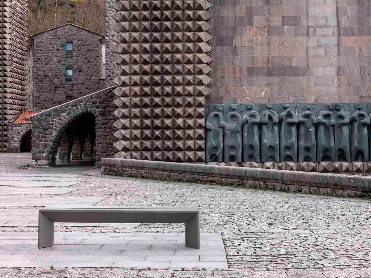 Por qué los bancos urbanos de ULMA en Aránzazu Por qué los bancos urbanos de ULMA en Aránzazu