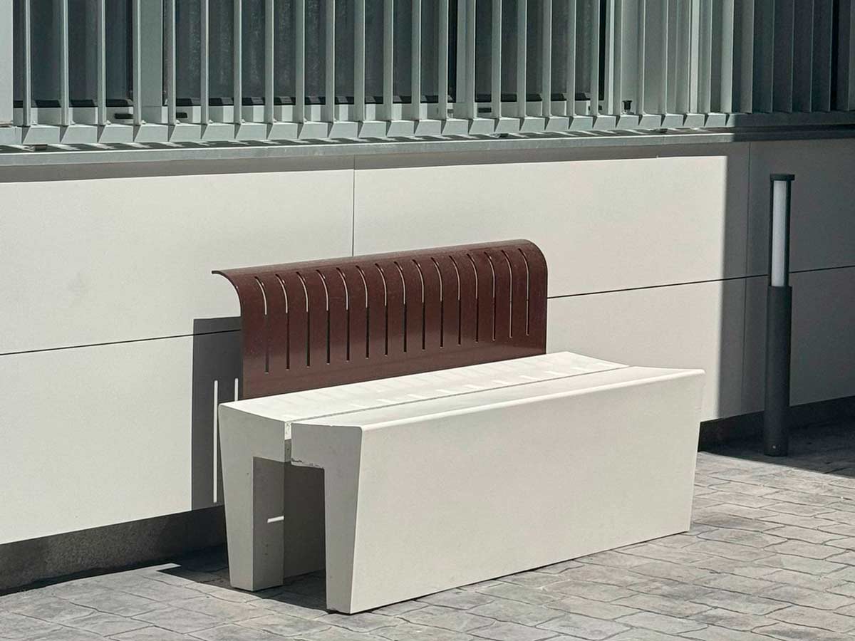 Foto 1 del proyecto Banco urbano ILDO, para humanizar espacios sanitarios