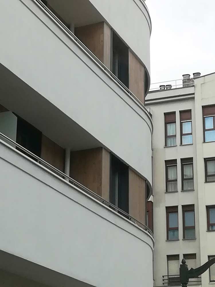 Foto 2 del proyecto Albardillas y vierteaguas en el centro de Bilbao