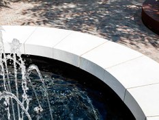 Foto 2 del proyecto Revestimiento de bancos a medida para el Centro Comercial Viladecans