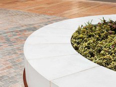 Foto 4 del proyecto Revestimiento de bancos a medida para el Centro Comercial Viladecans