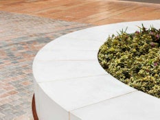 Foto 4 del proyecto Revestimiento de bancos a medida para el Centro Comercial Viladecans
