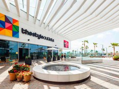 Foto 3 del proyecto Revestimiento de bancos a medida para el Centro Comercial Viladecans