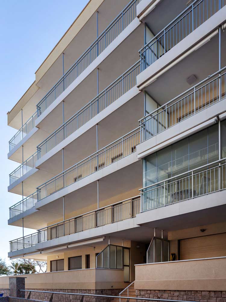 Foto 4 del proyecto Edificios antiguos en primera línea de playa