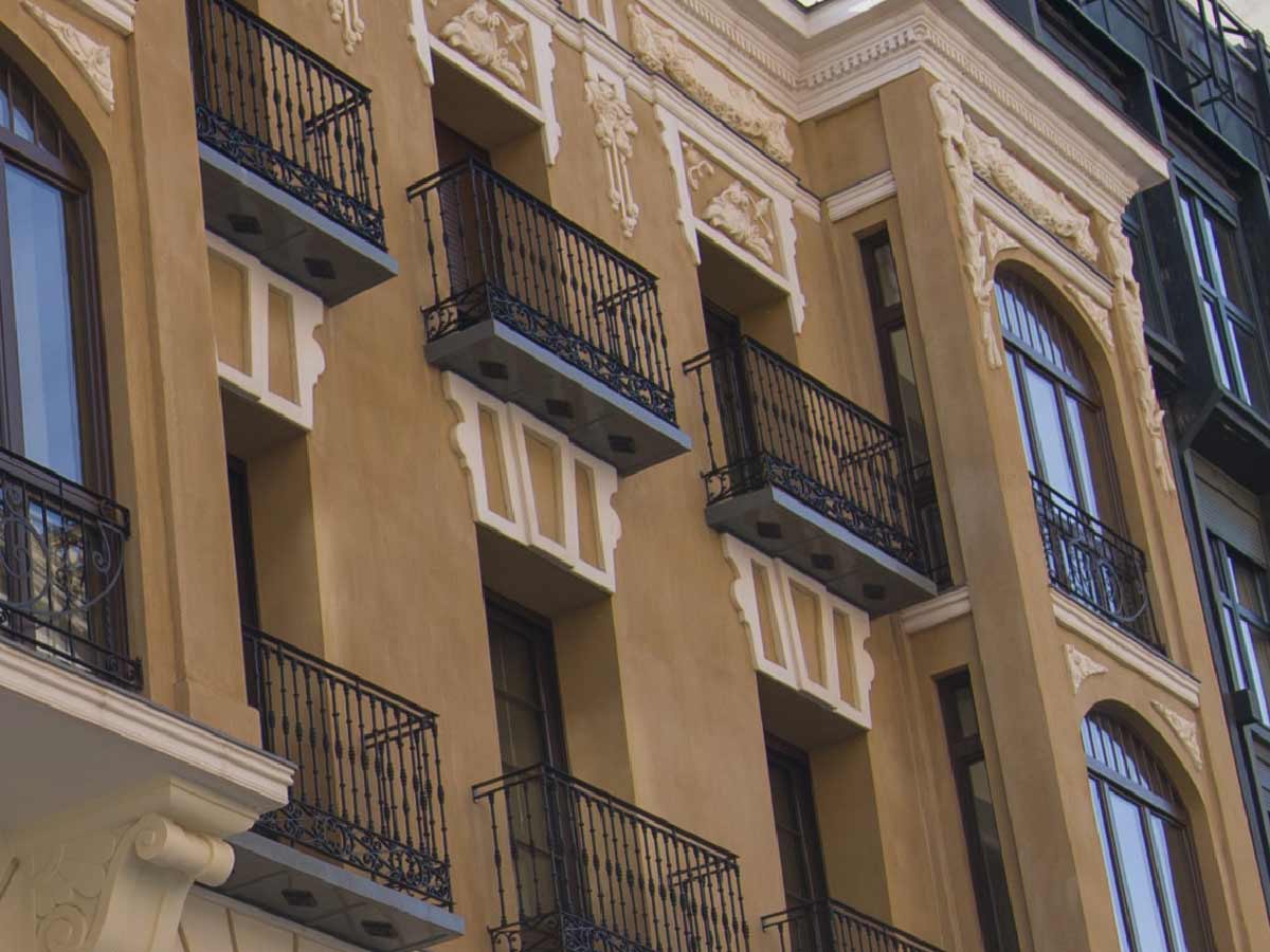 Pieza especial para balcón en una fachada emblemática de Valladolid