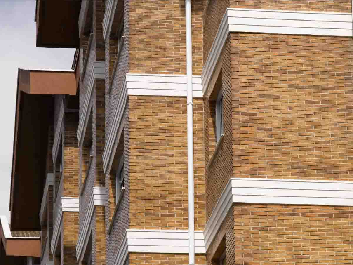 Frentes de forjado personalizados en un edificio en Durango-Bizkaia