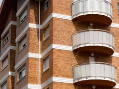 Foto 1 del proyecto Frentes de forjado personalizados en un edificio en Durango-Bizkaia