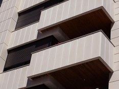 Foto 1 del proyecto Rehabilitación de viviendas en Alcoy con frentes de terraza  a medida