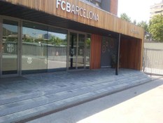 Foto 2 del proyecto Canales de drenaje ULMA en la entrada del  CAMP NOU