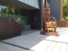 Foto 5 del proyecto Canales de drenaje ULMA en la entrada del  CAMP NOU