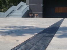 Foto 8 del proyecto Canales de drenaje ULMA en la entrada del  CAMP NOU