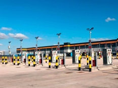 Foto 2 del proyecto Canales de hormigón polímero ULMA para estaciones de servicio