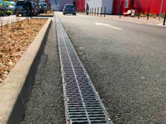 Foto 1 del proyecto Canales multiV+ en el estacionamiento del Géant Casino de Saint Etienne