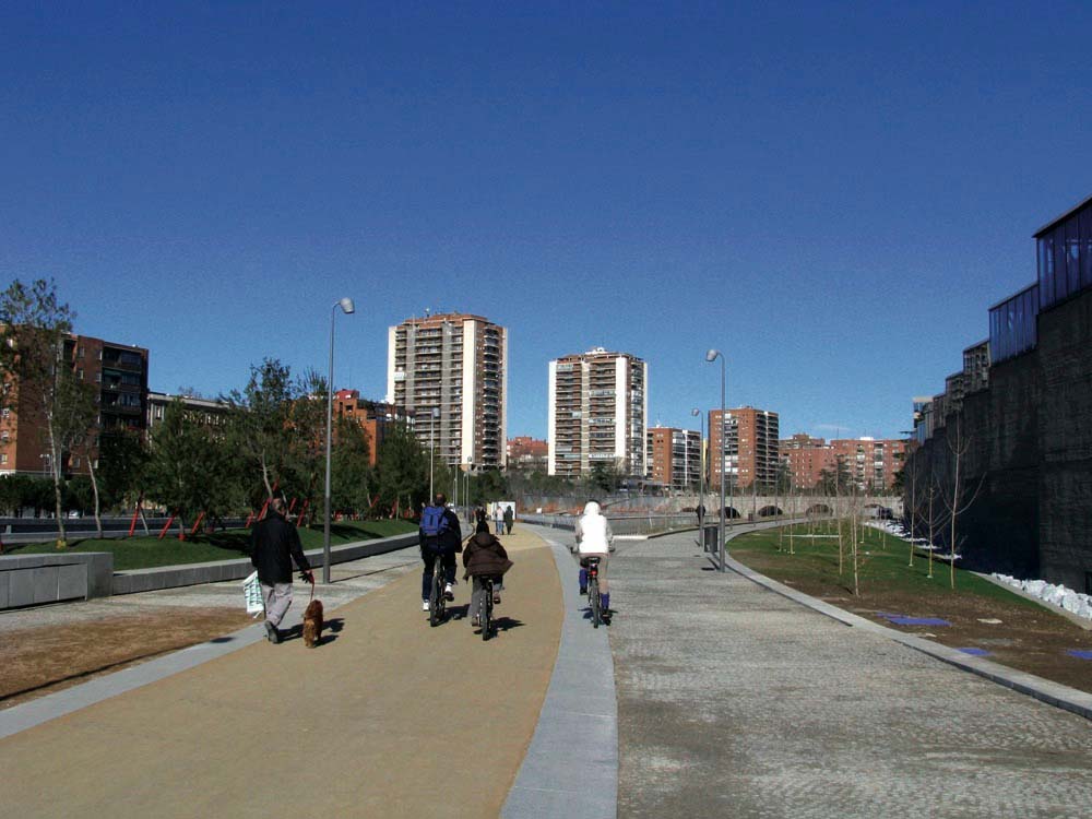 Madrid Río: sistema Hydro en Salón de Pinos