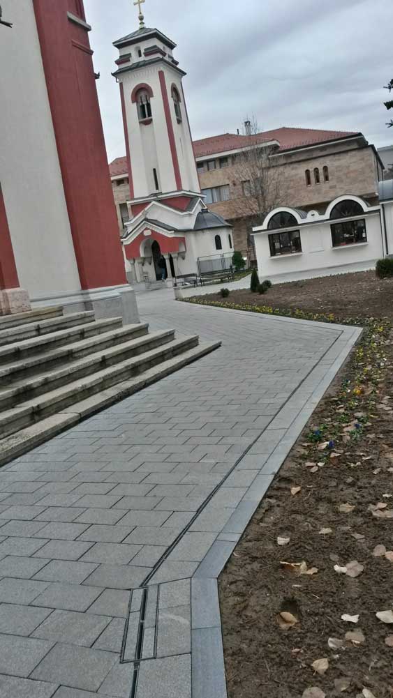Foto 3 del proyecto Reja ranurada oculta en la iglesia de Kragujevac, en Serbia