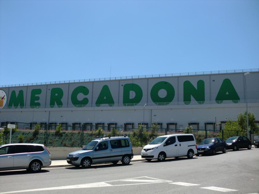 Canales de drenaje ULMA en el almacén de MERCADONA