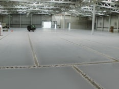 Foto 4 del proyecto Canales de drenaje ULMA en el almacén de MERCADONA