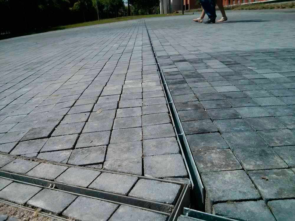 Foto 1 del proyecto Canales de drenaje ULMA en el campus de Getafe