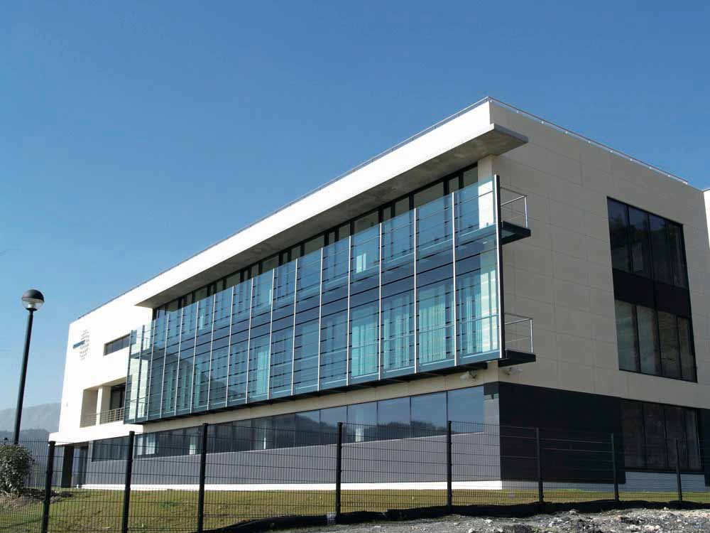 Fachada Ventilada con Textura Tierra Pizarrosa en  edificio EDERTEK