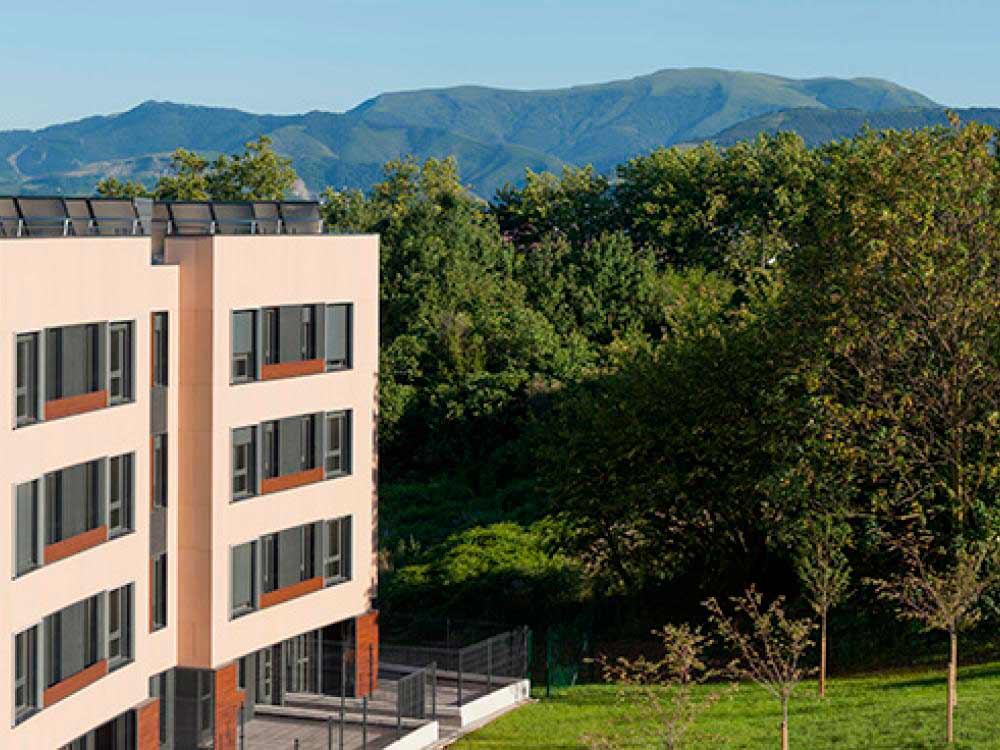 Foto 1 del proyecto Fachada Ventilada ULMA en 108 viviendas de VPO en Bizkaia