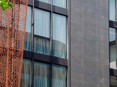 Foto 1 del proyecto Fachadas Ventilada ULMA en el  Hotel Ladera de Santiago, CHILE