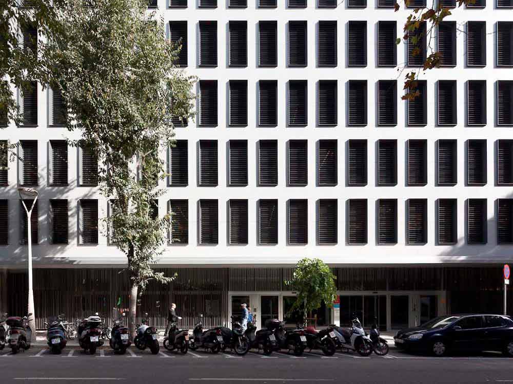 Foto 1 del proyecto Rehabilitación con Fachada Ventilada ULMA en Barcelona