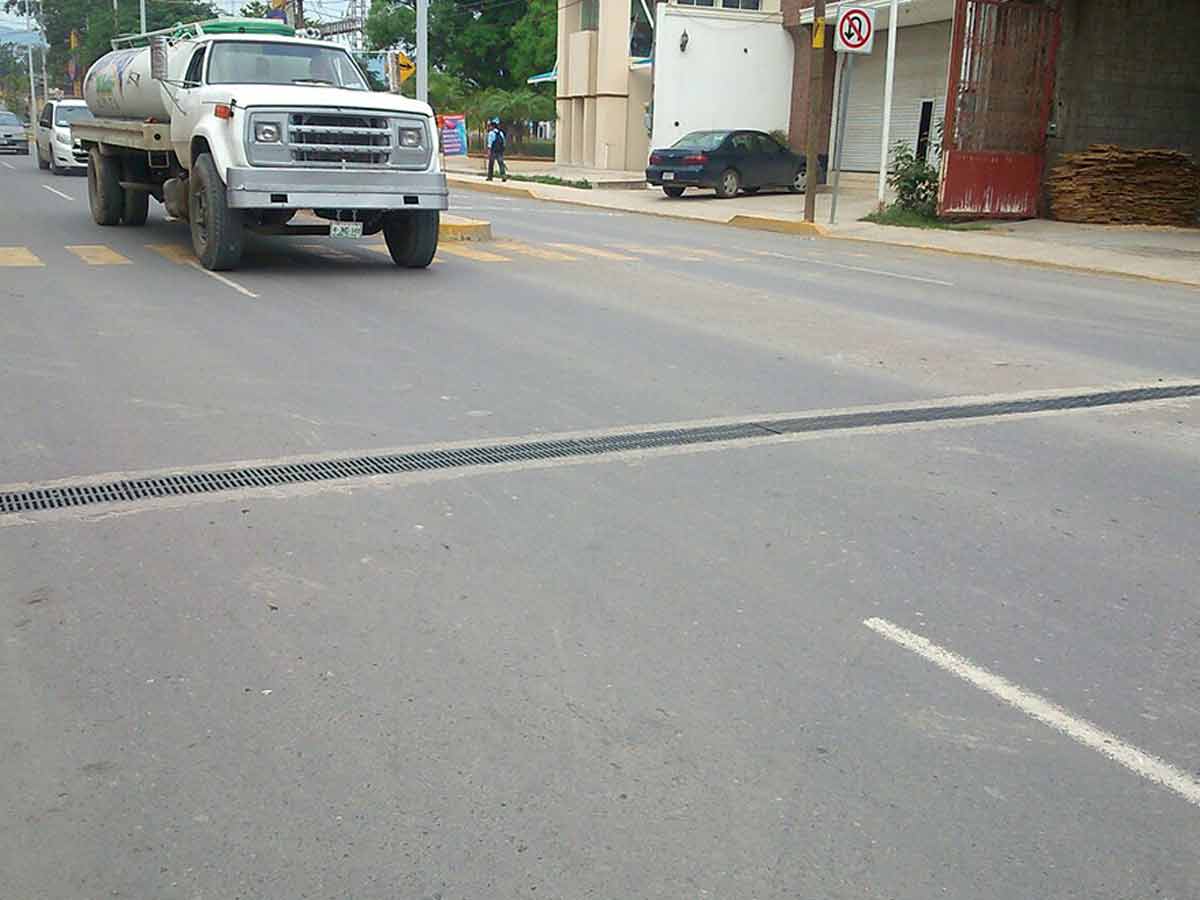 Canaletas de concreto para desagües de ULMA en López Mateos, México