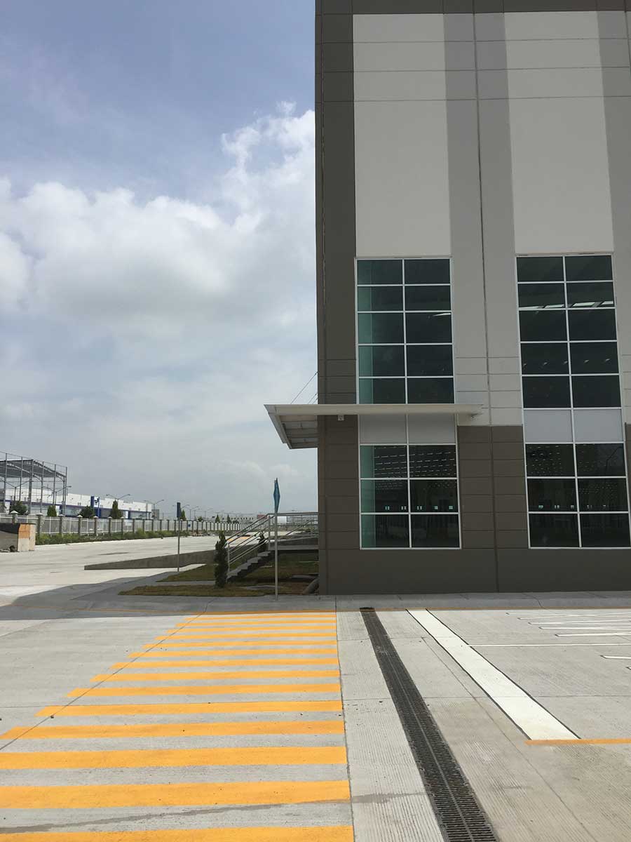 Canal de concreto polímero para obra civil tipo ULMA en LERMA PARK, Toluca, Estado de México: