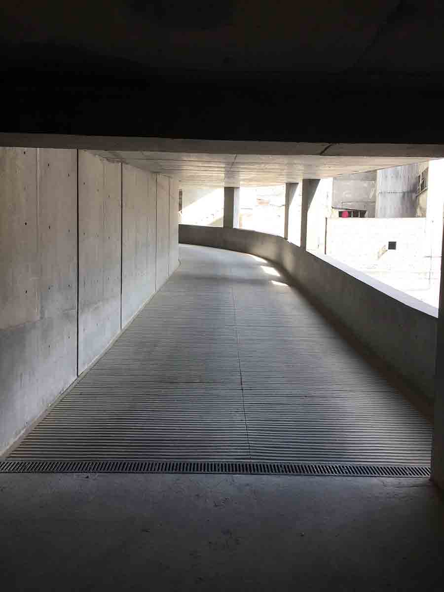 Canal de concreto prefabricado de ULMA en el Hotel Cuarzo, Distrito Federal