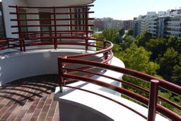 Foto 2 del proyecto Albardilla curva especial en una rehabilitación residencial