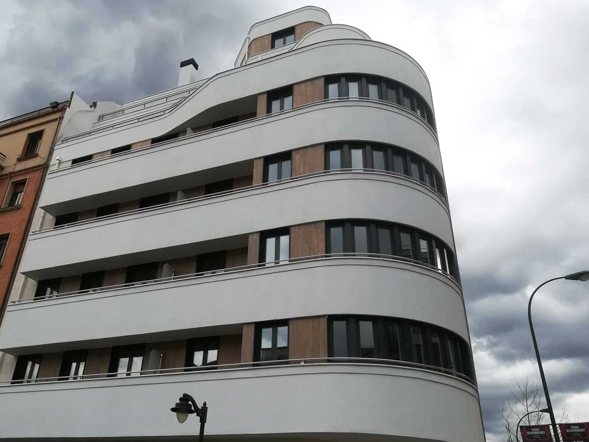 Foto 3 del proyecto Proyecto en Bilbao: albardillas y vierteaguas especiales