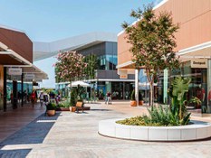 Foto 4 del proyecto Bancos personalizados para un Centro Comercial en  Barcelona