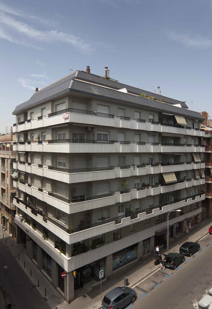 Foto 1 del proyecto Renovación de frentes de balcón con textura pizarrosa