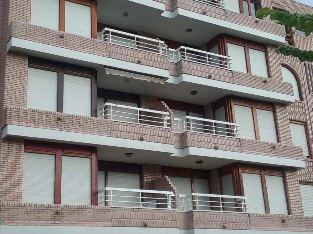 Foto 1 del proyecto Renovación de frentes de forjado en comunidad de Laredo