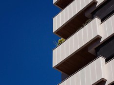 Foto 1 del proyecto Rehabilitación de viviendas en Alcoy con frentes de terraza  a medida