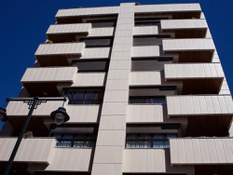Foto 2 del proyecto Rehabilitación de viviendas en Alcoy con frentes de terraza  a medida