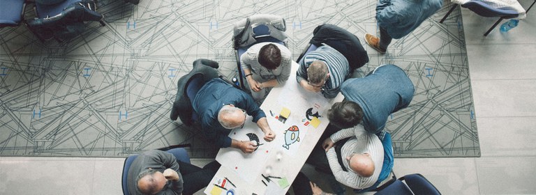 TRABAJA CON NOSOTROS.jpg