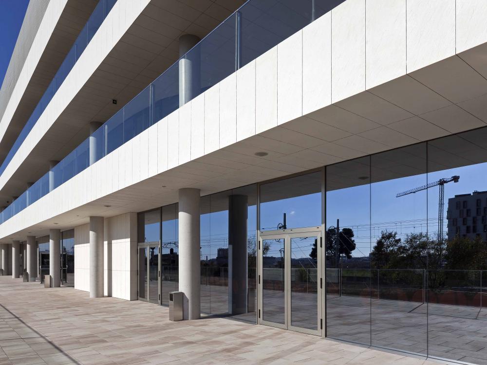 ULMA Fatxada Aireztatua L´Hospitalet de Llobregateko belatoki berrian proiektuko 3. argazkia