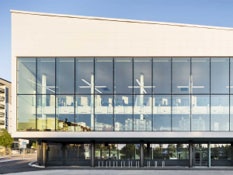 Paperaren itxura duen testura bat liburutegi bateko fatxadarako proiektuko 5. argazkia