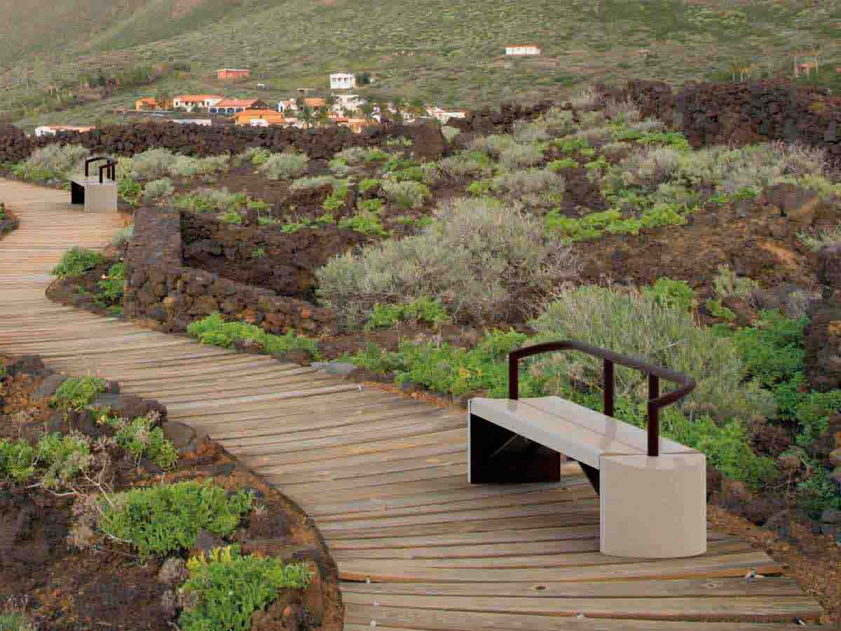 Ikusi al dituzu ULMAren Hiriko Altzari Berriak? Ikusi al dituzu ULMAren Hiriko Altzari Berriak?