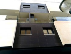 Aurrefabrikatutako piezak Gijongo Aire Eraikinean proiektuko 2. argazkia