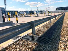 Photo 4 du projet Des caniveaux drainage de haute résistance pour les stations-service