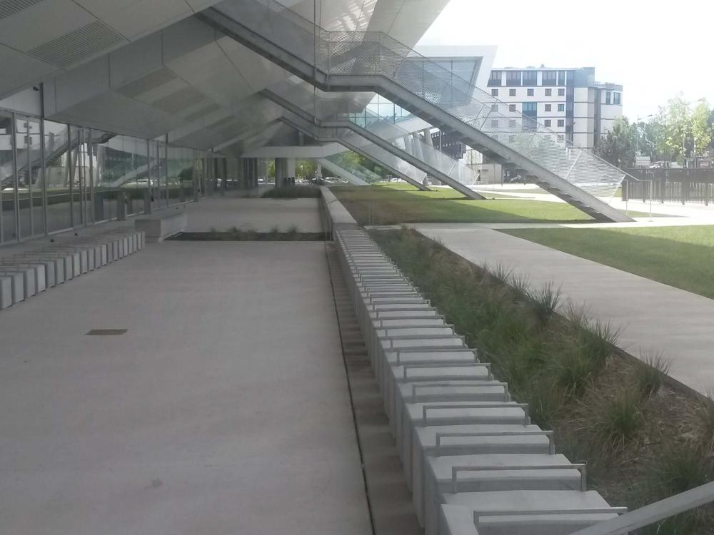 Photo 2 du projet Grille à fente sur le campus de Kedge Business School, à Bordeaux