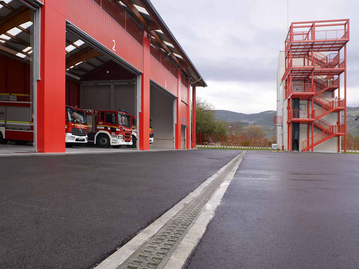 Photo 3 du projet l'importance d'un bon drainage dans une caserne de pompiers
