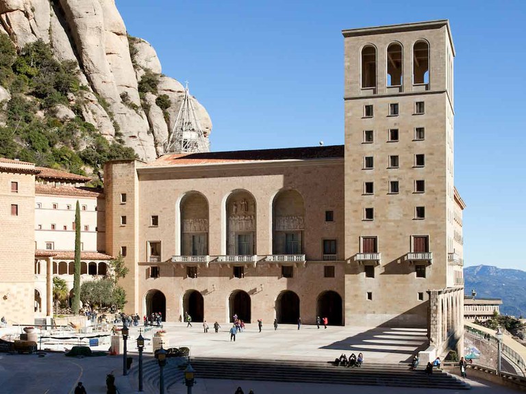 Montserrat Sanctuaire avec grille à fente